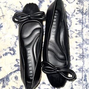 Gianni Bini Black Leather Flats